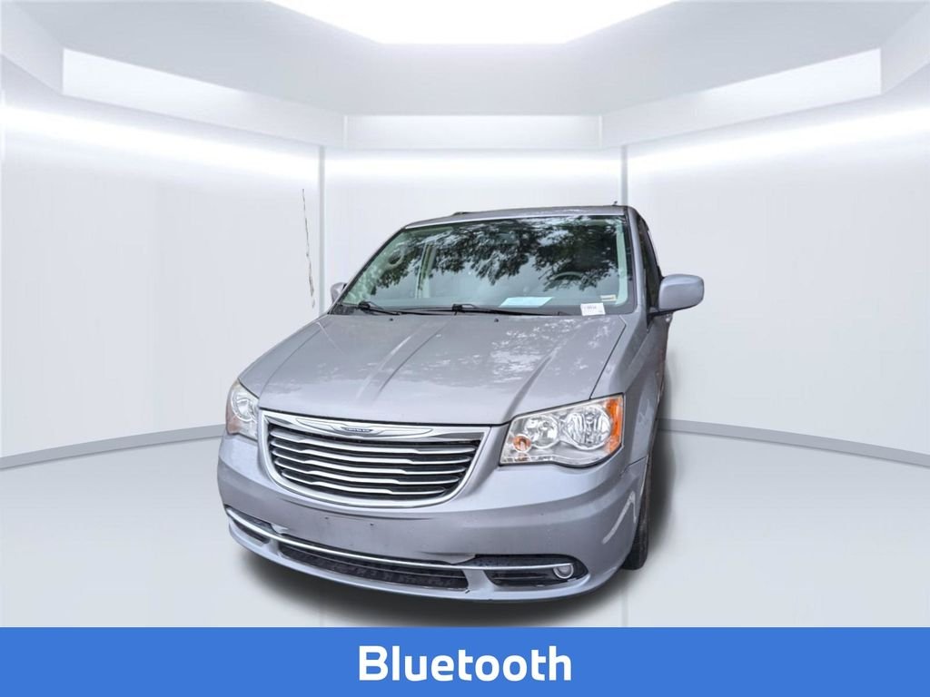 Used 2014 Silver Chrysler Touring image 2