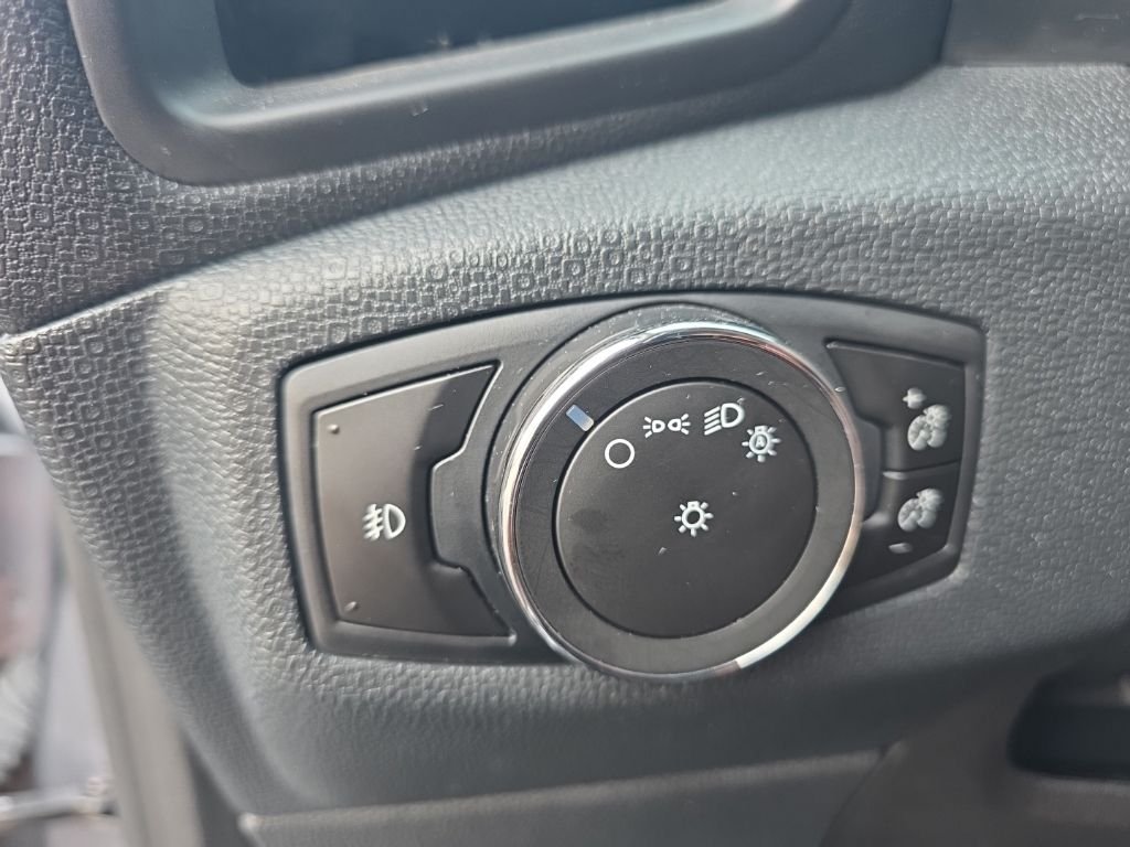 Used 2020  Ford SE image 16