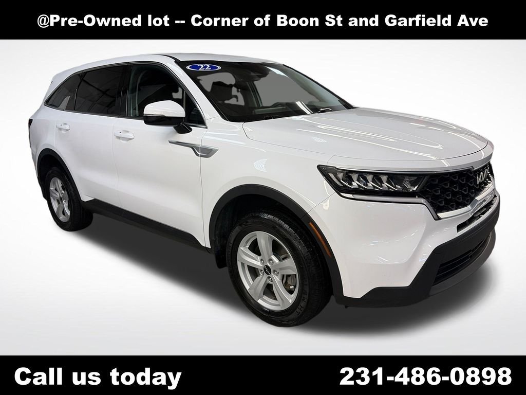 Used 2022 White Kia LX image 11