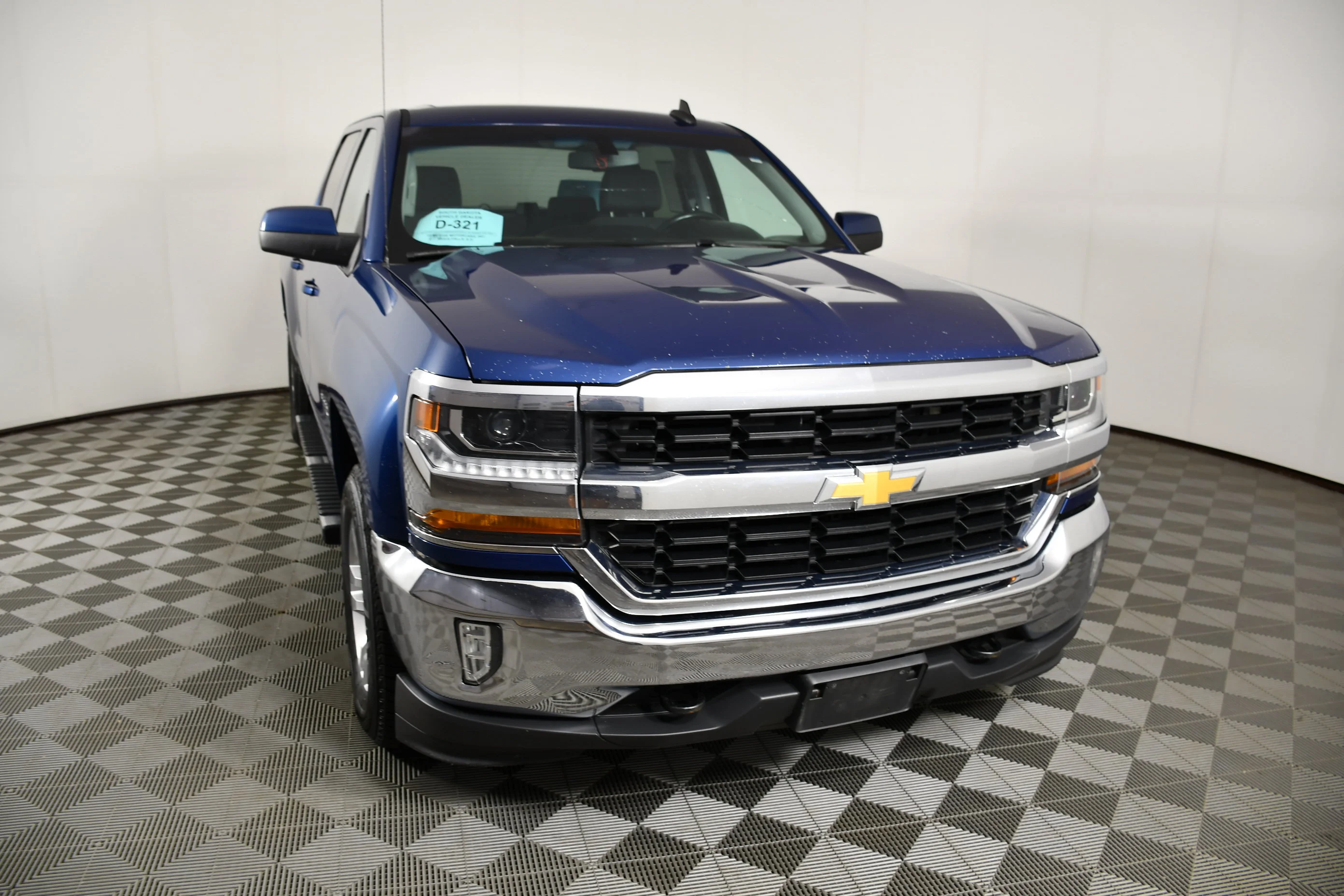 Used 2018 Deep Ocean Blue Metallic Chevrolet LT image 3