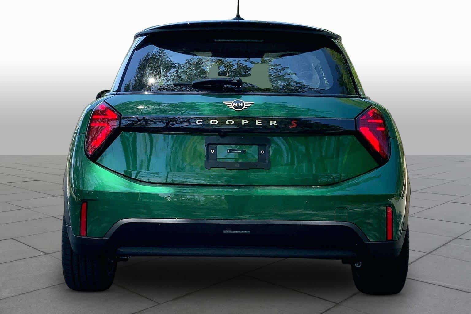 New 2026 British Racing Green IV Metallic MINI Signature Plus image 4