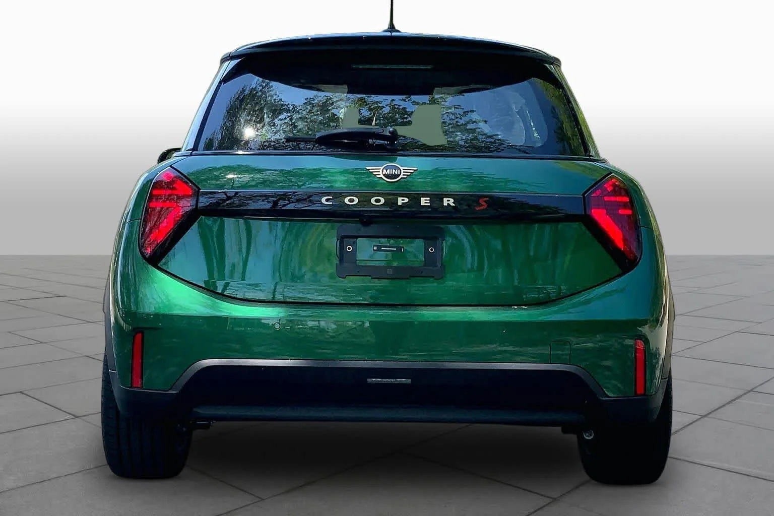 New 2026 British Racing Green IV Metallic MINI Signature Plus image 4