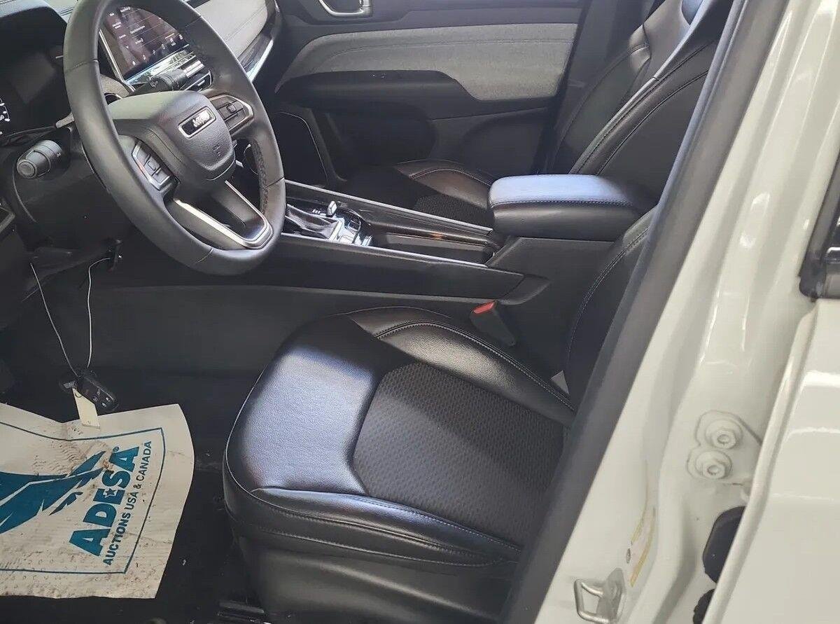 Used 2023 Bright White Clearcoat Jeep Latitude image 6