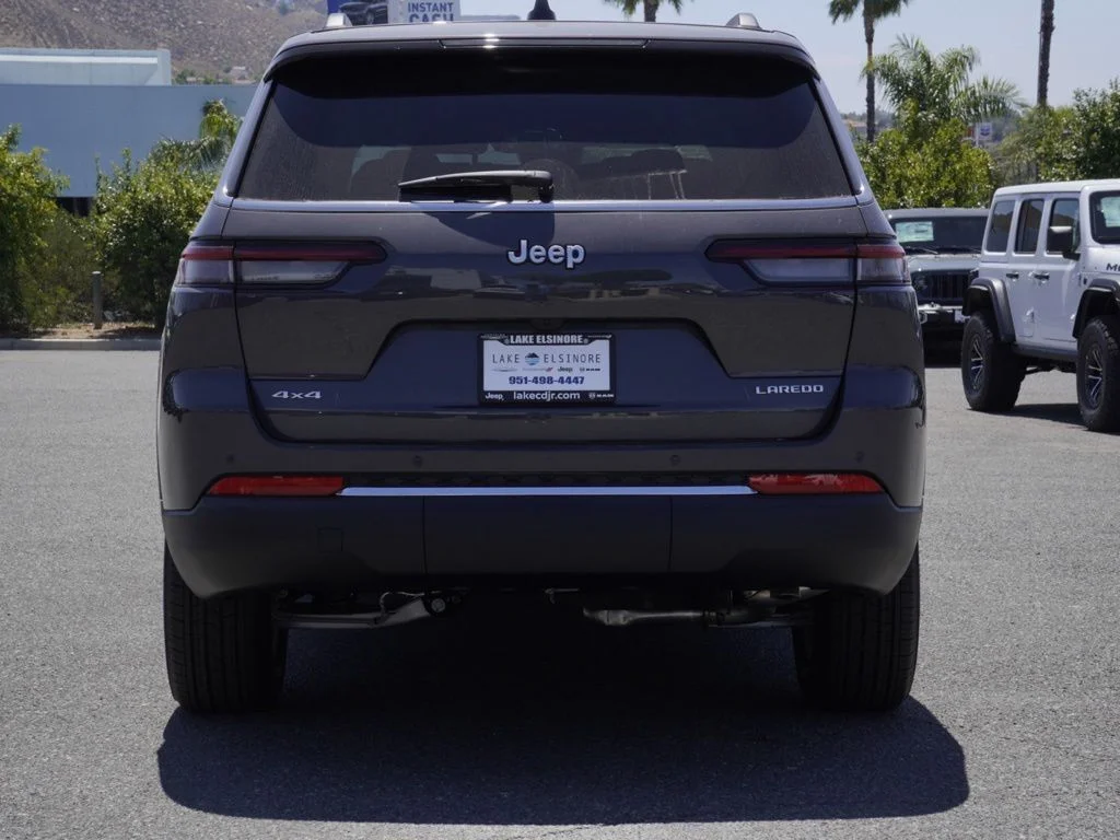 New 2026 Baltic Gray Metallic Clear-Coat Exterior Paint Jeep Laredo image 5