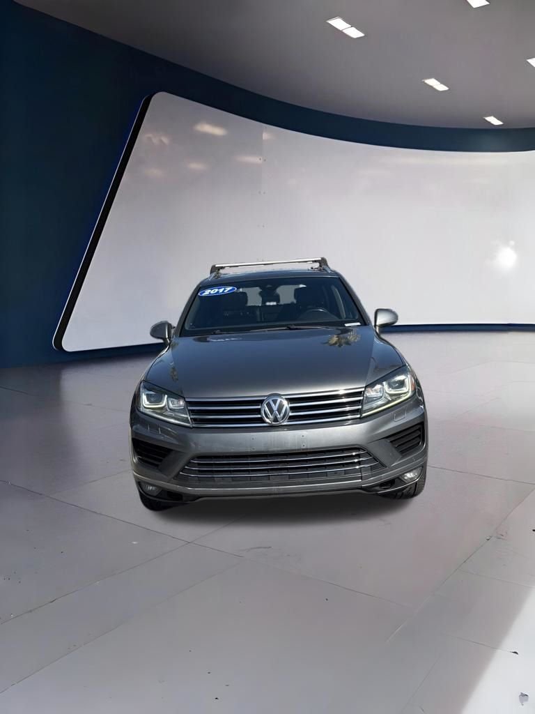 Used 2017 Gray Volkswagen V6 image 6