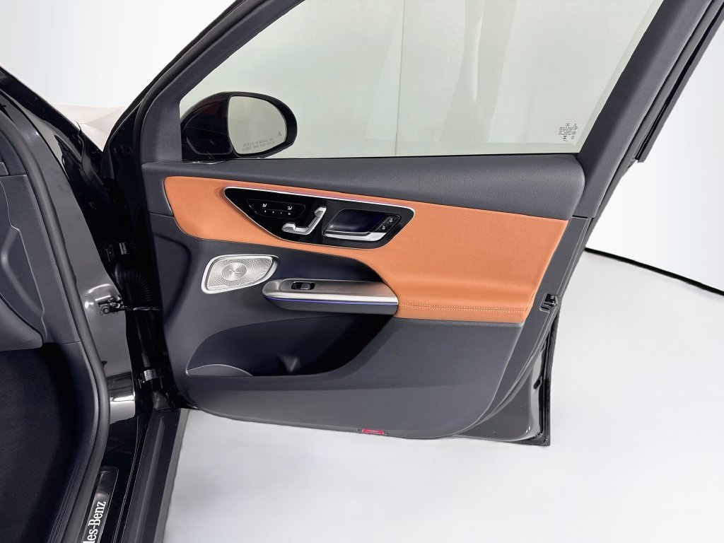 New 2027 Obsidian Black Metallic Mercedes-Benz GLC 300 image 26
