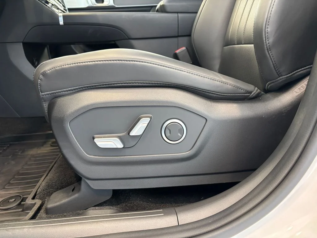 Used 2025 White Hyundai SEL image 15