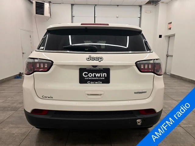 Used 2018 White Clearcoat Jeep Latitude image 4