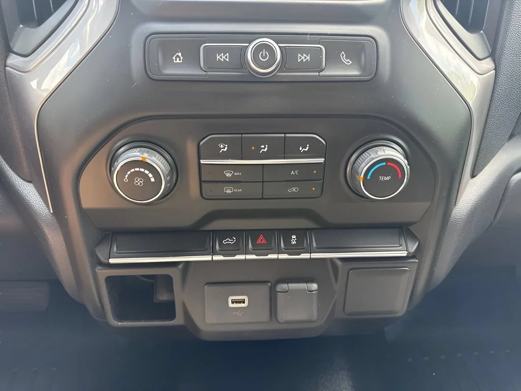 Used 2020 SHADOW GRAY METALLIC Chevrolet Custom image 17