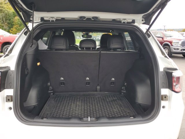 Used 2023 White Jeep Latitude image 10