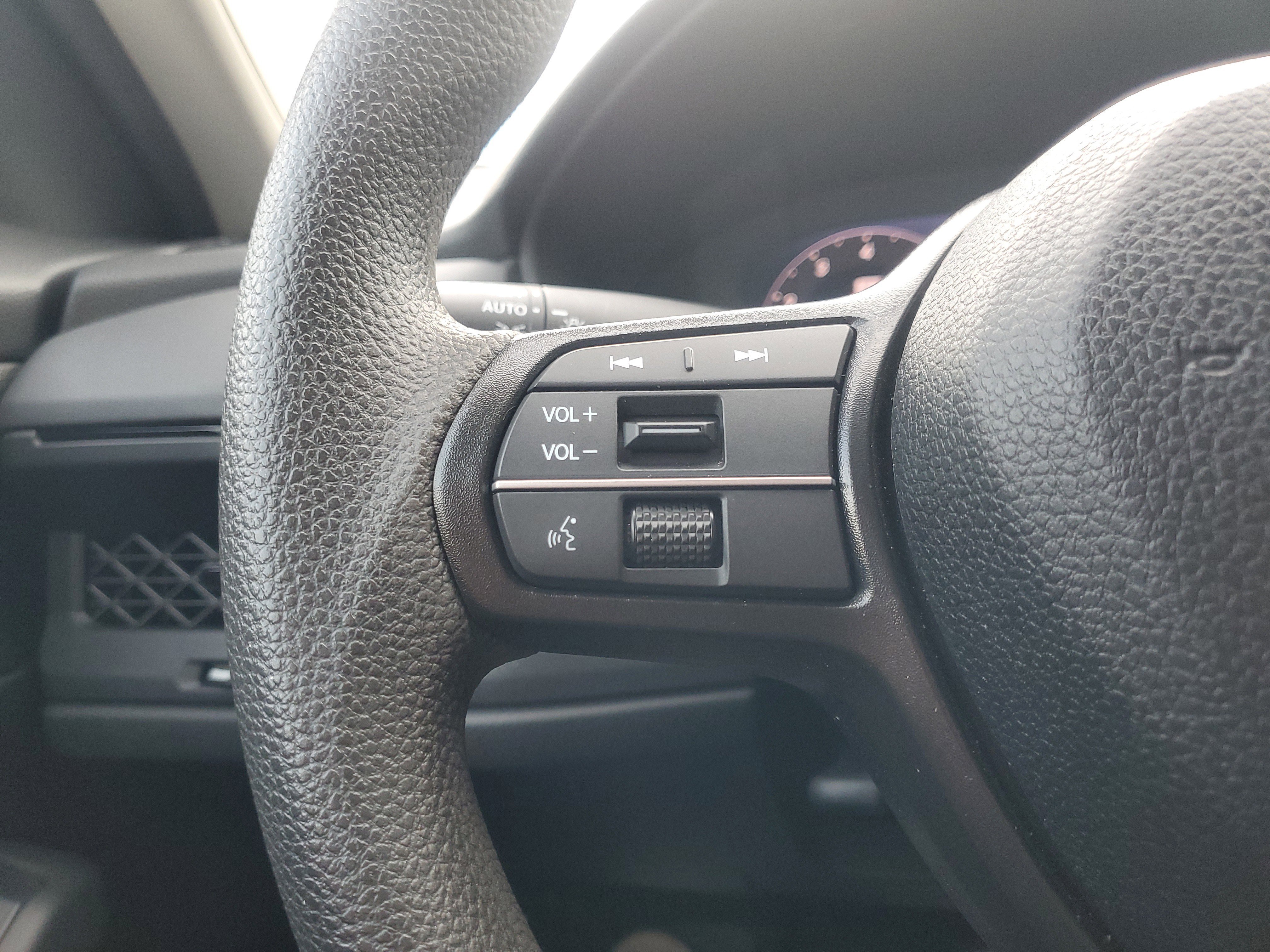 Used 2025 Platinum White Pearl Honda LX image 4