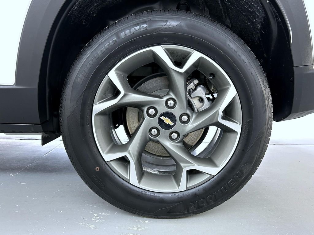 Used 2025 White Chevrolet LT image 22