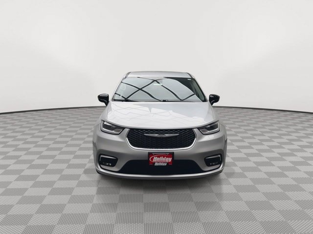 Used 2024 Silver Mist Clearcoat Chrysler Touring L image 34