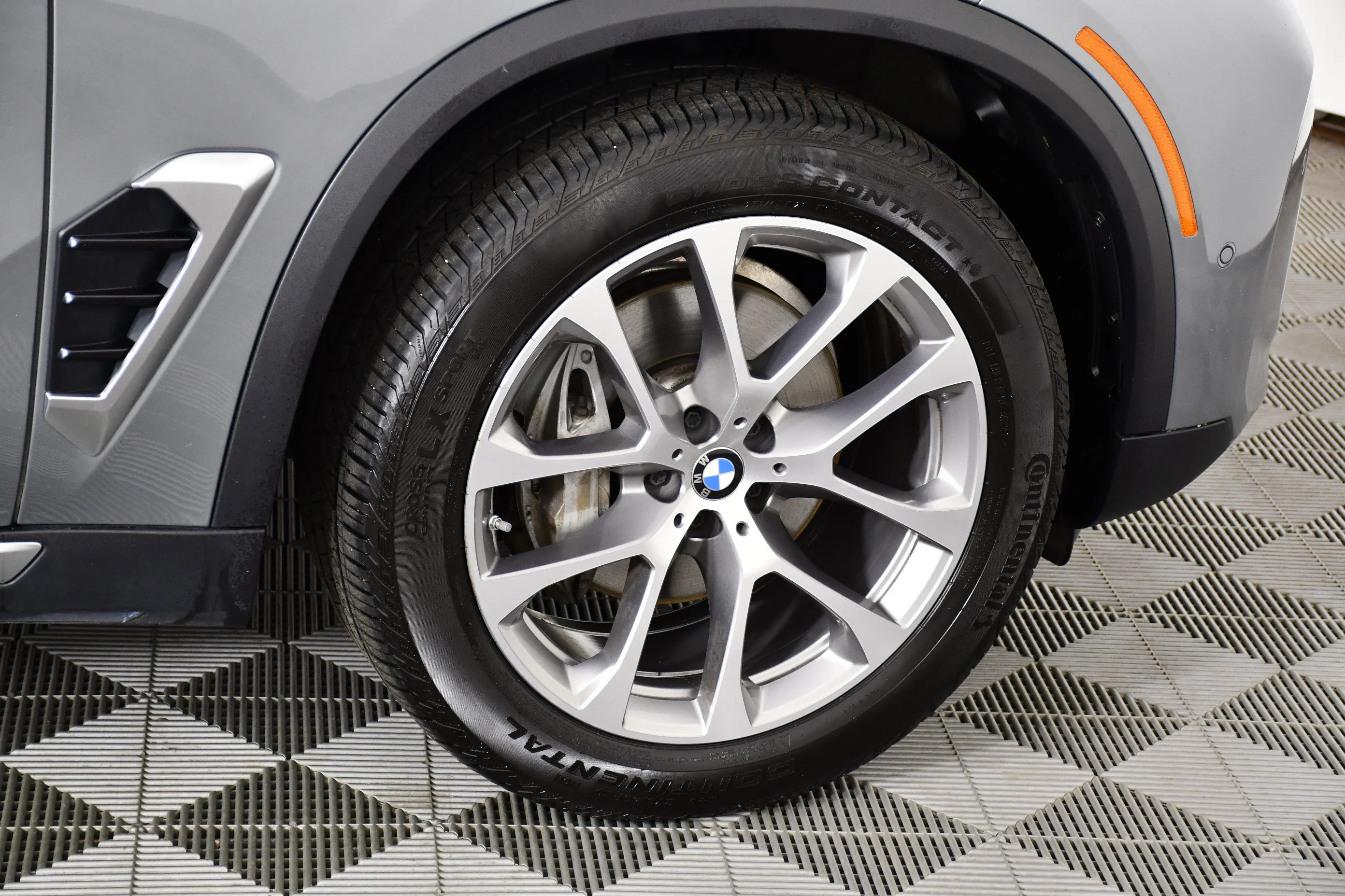 Used 2024 Skyscraper Grey Metallic BMW xDrive40i image 54