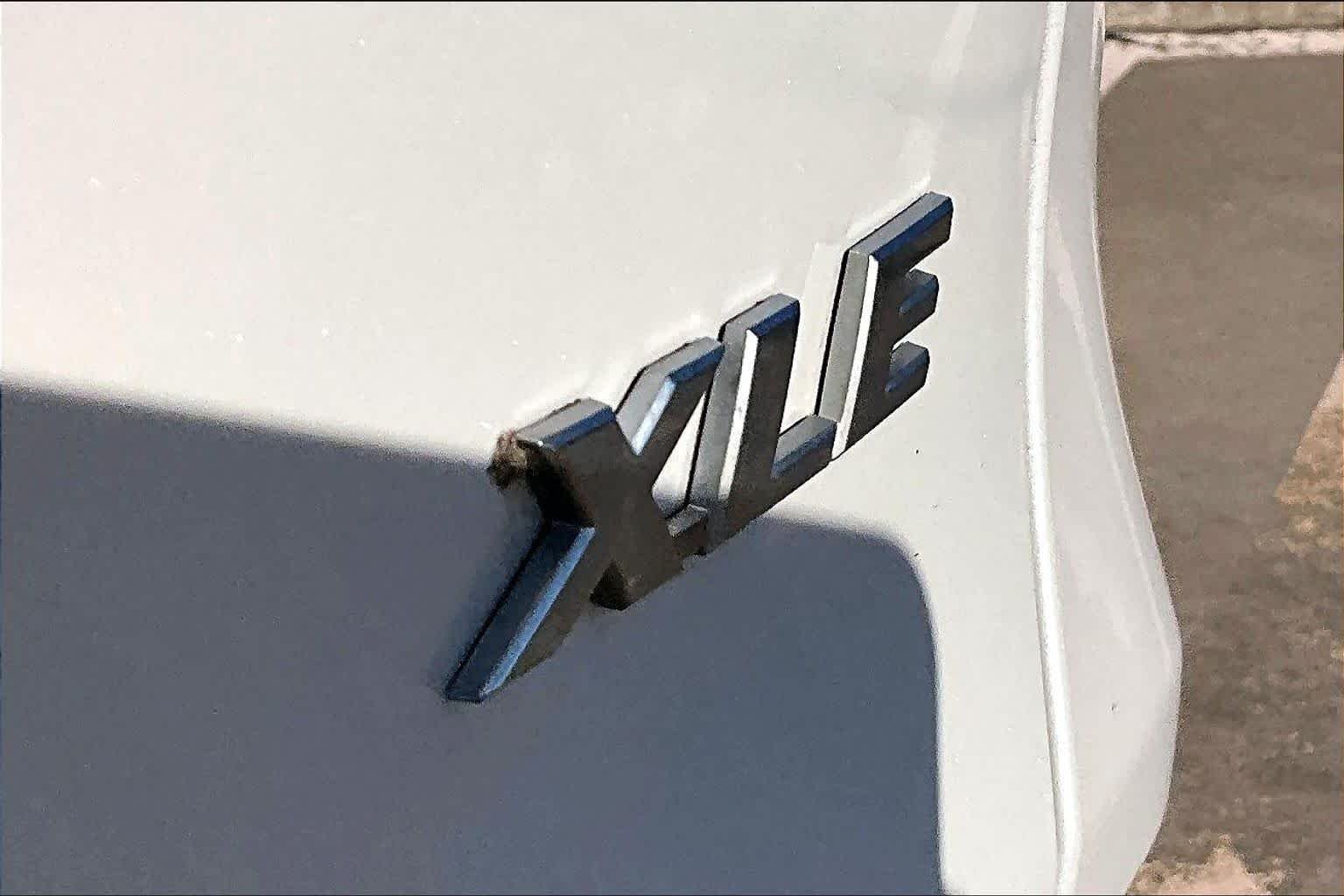 Used 2023 Wind Chill Pearl Toyota XLE Premium image 10