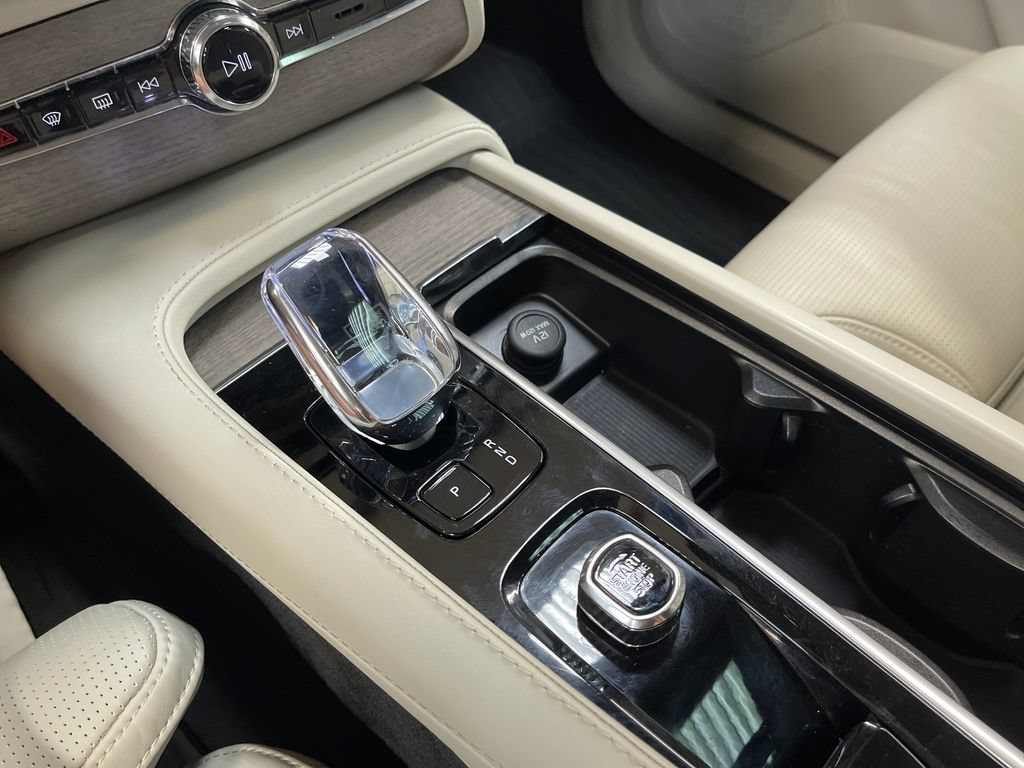 Used 2024 White Volvo Ultimate Bright Theme image 26