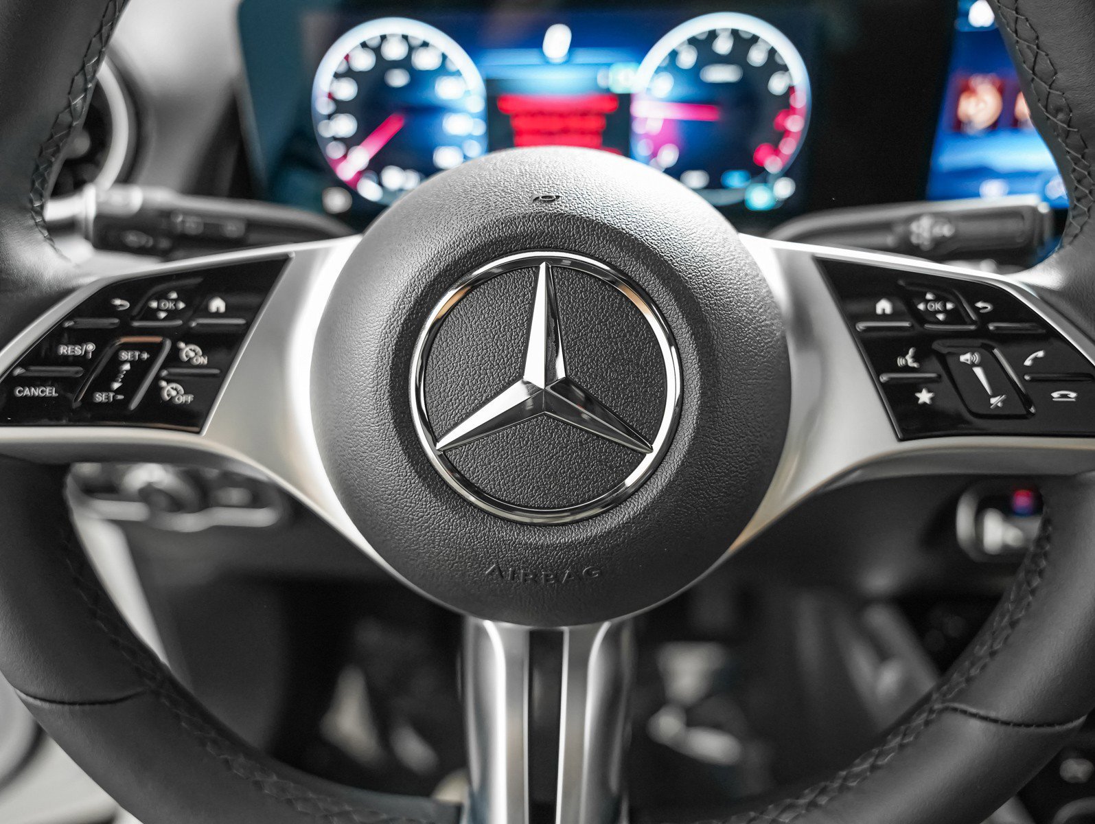 New 2026 Polar White Mercedes-Benz GLB 250 image 15