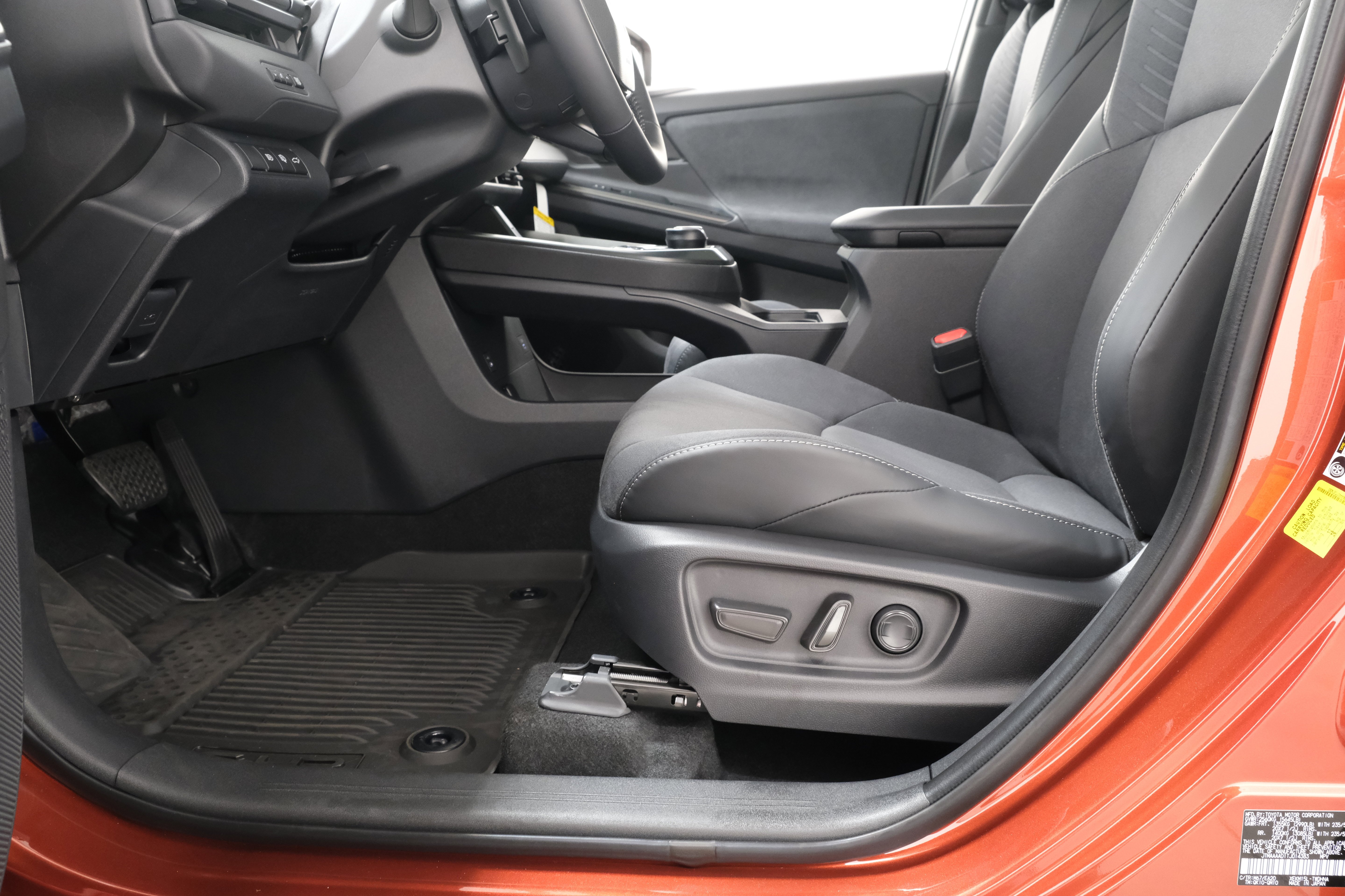2026 Toyota C-HR XSE - Photo 32