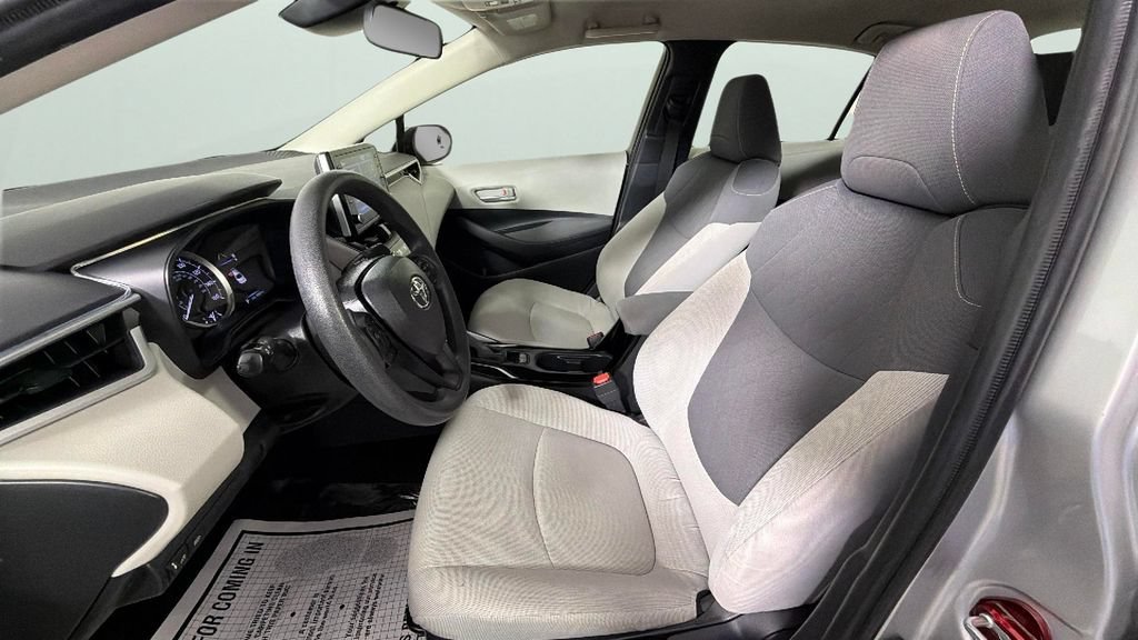 Used 2020 Silver Toyota LE image 17