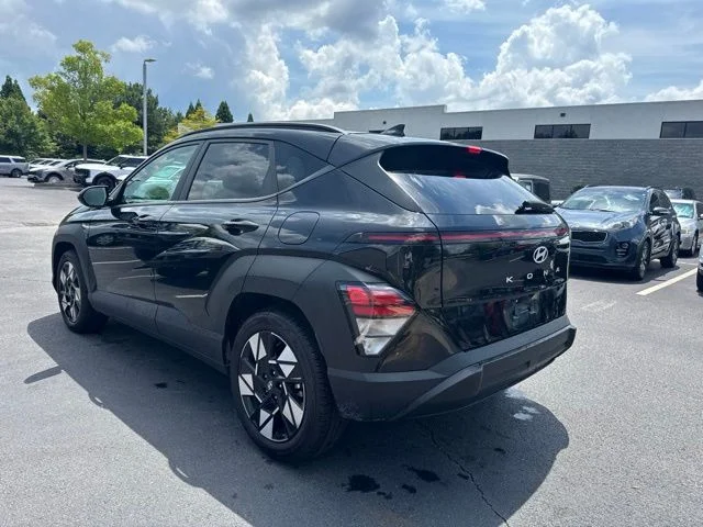 Used 2025 Black Hyundai SEL image 3