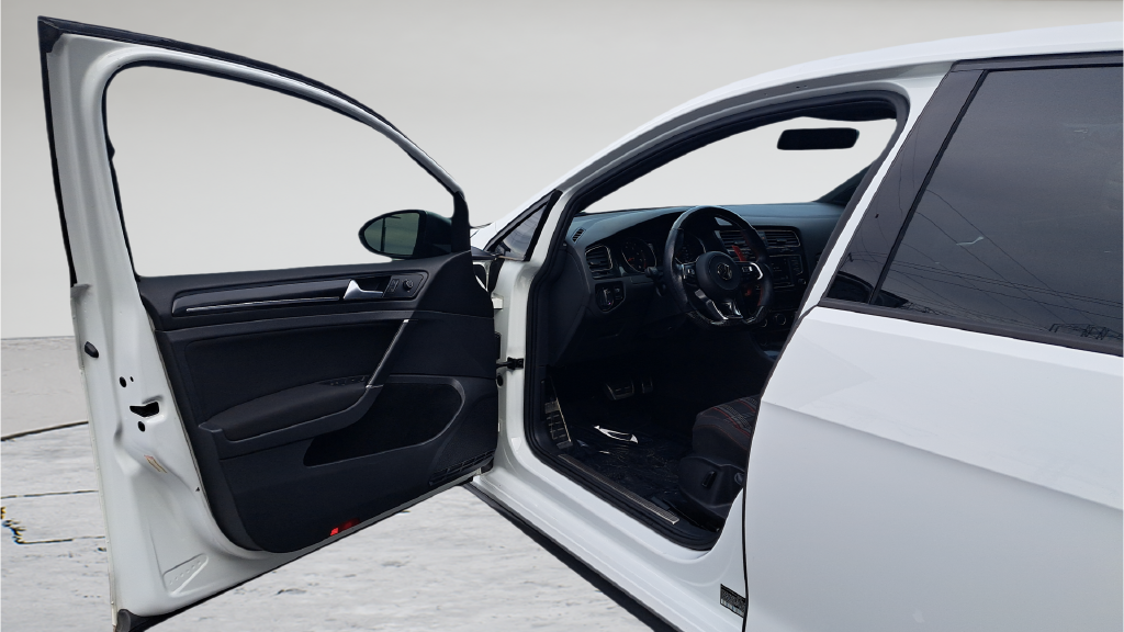 Used 2017  Volkswagen Sport image 17