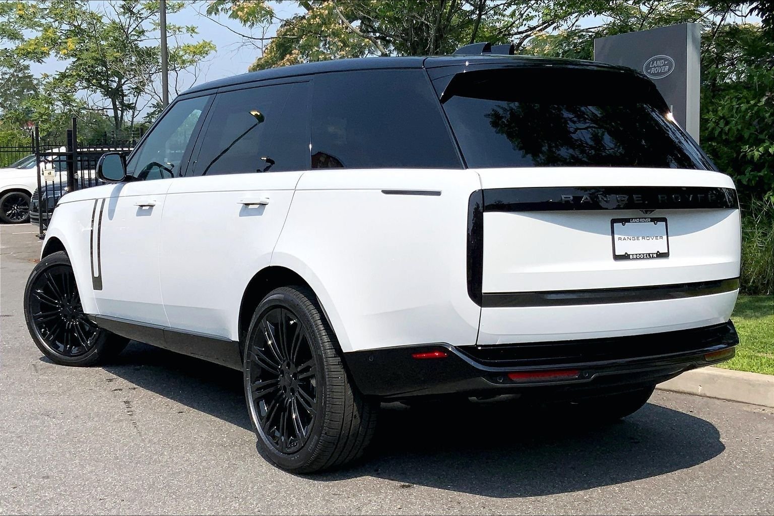 New 2026 Fuji White Land Rover SE 7 Seats image 12