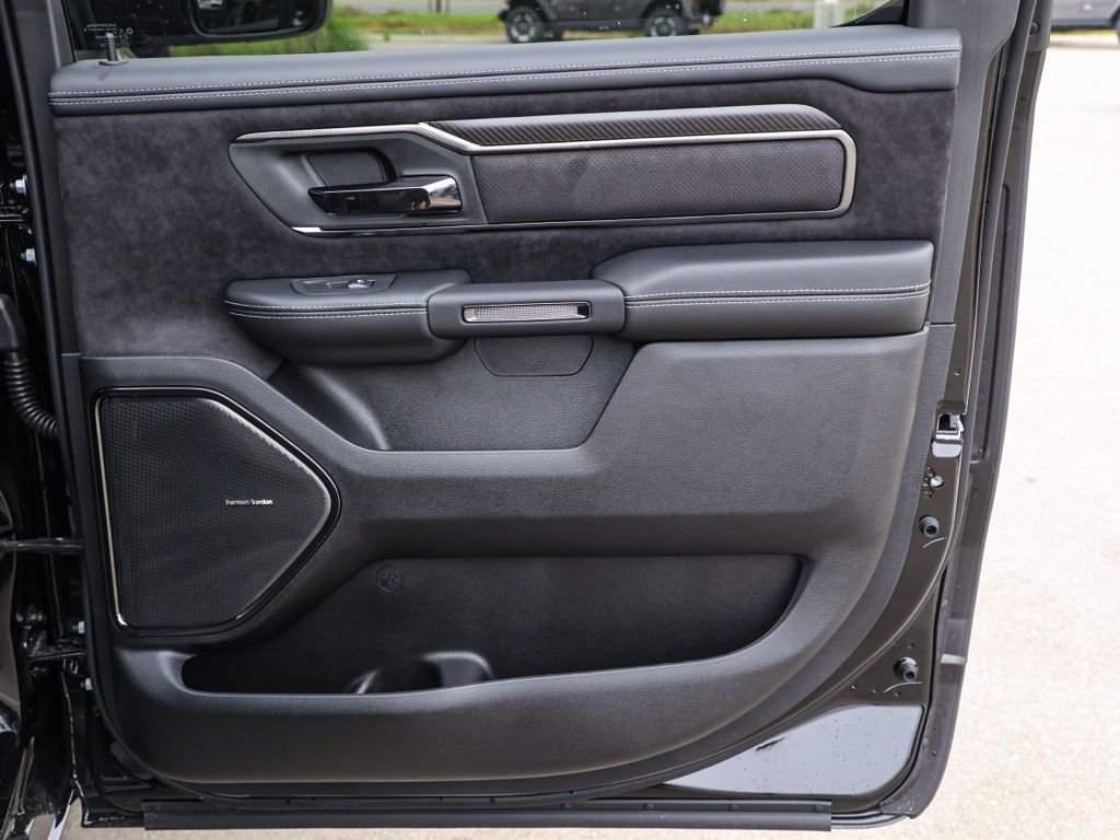 New 2026 Diamond Black Crystal Pearl-Coat Exterior Paint RAM RHO image 17