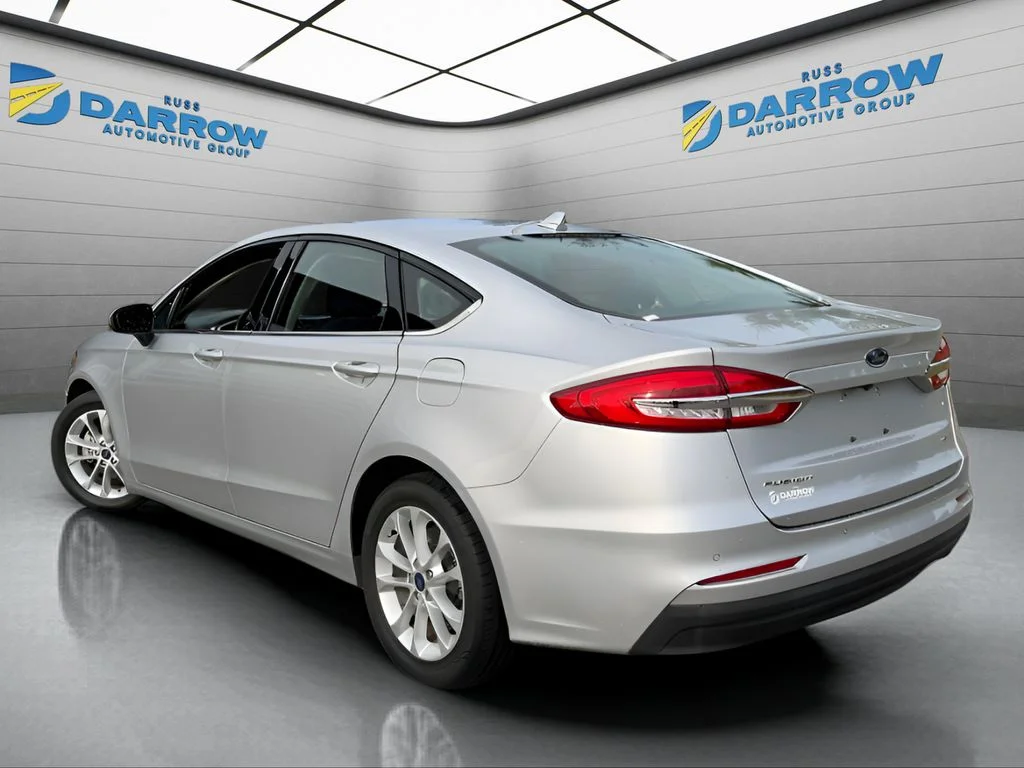 Used 2019 Silver Ford SE image 3