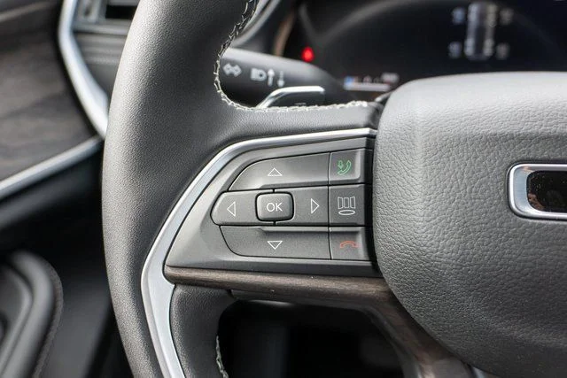 New 2026 Baltic Gray Metallic Clear-Coat Exterior Paint Jeep Altitude image 18