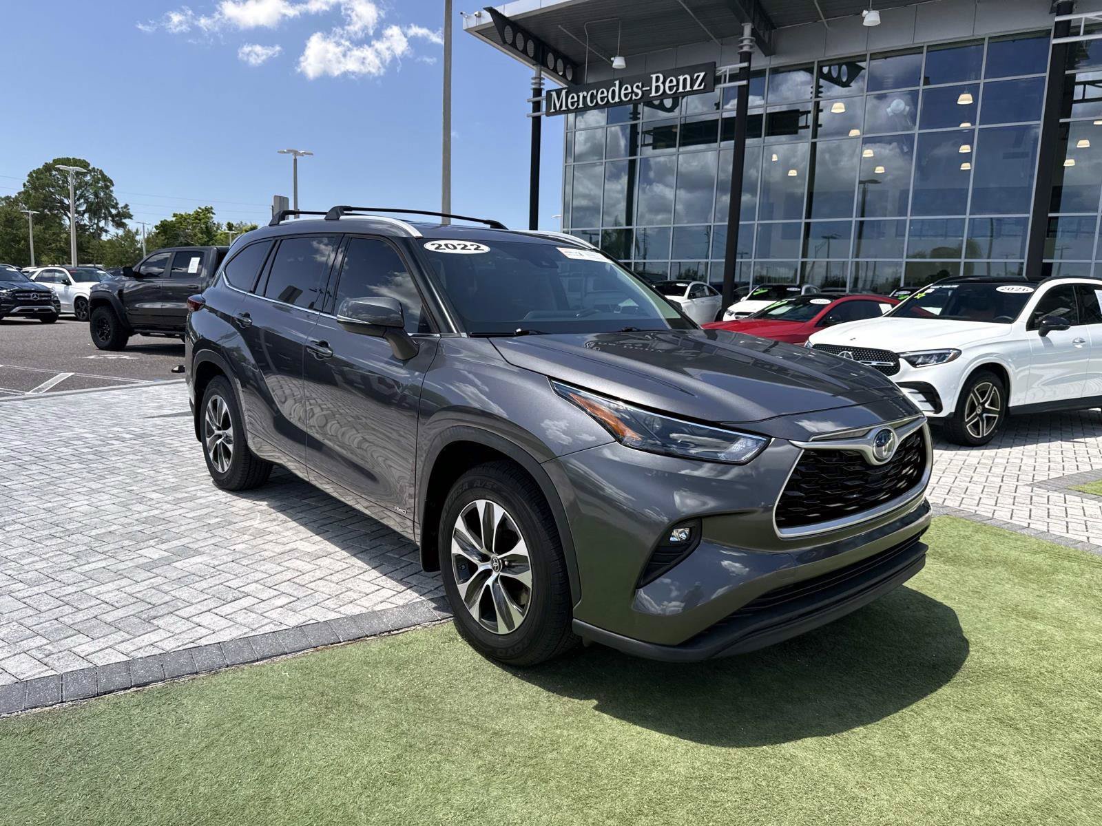 Used 2022 Magnetic Gray Metallic Toyota XLE image 7