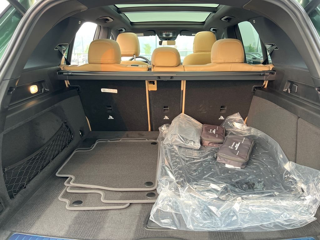 New 2026 MANUFAKTUR Ireland Mid Green Metallic Mercedes-Benz GLE 350 image 7