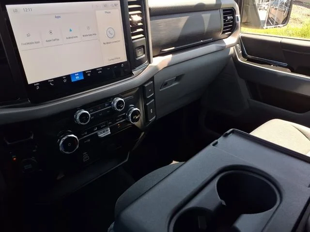 Used 2025  Ford XLT image 9