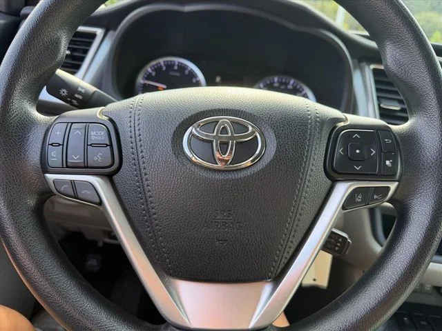 Used 2018 Blue Toyota LE image 18
