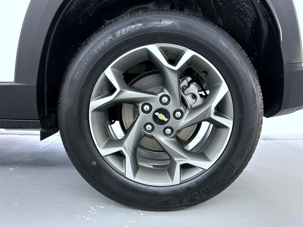 Used 2025 White Chevrolet LT image 22