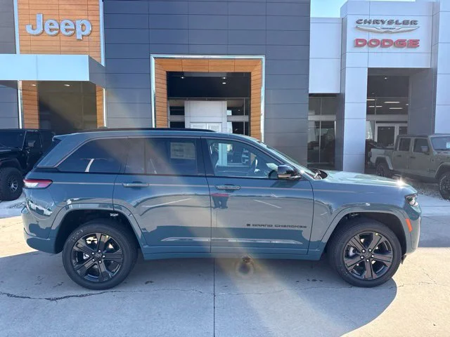 New 2027 Gray Jeep Limited Reserve image 2