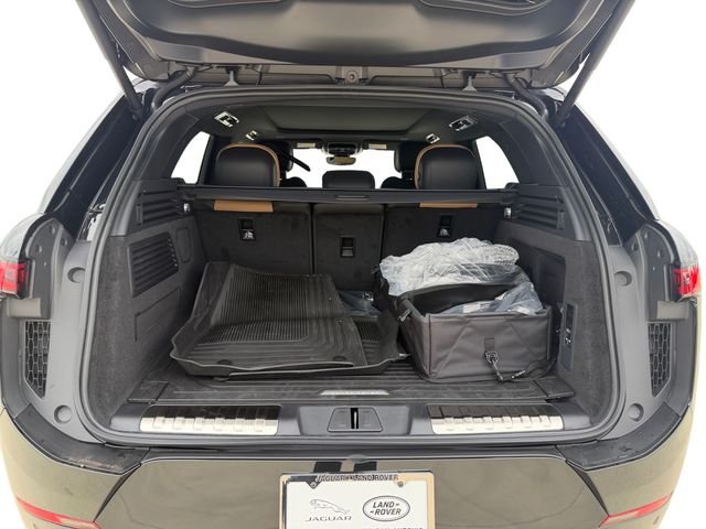 New 2026 Santorini Black Land Rover Dynamic SE image 18