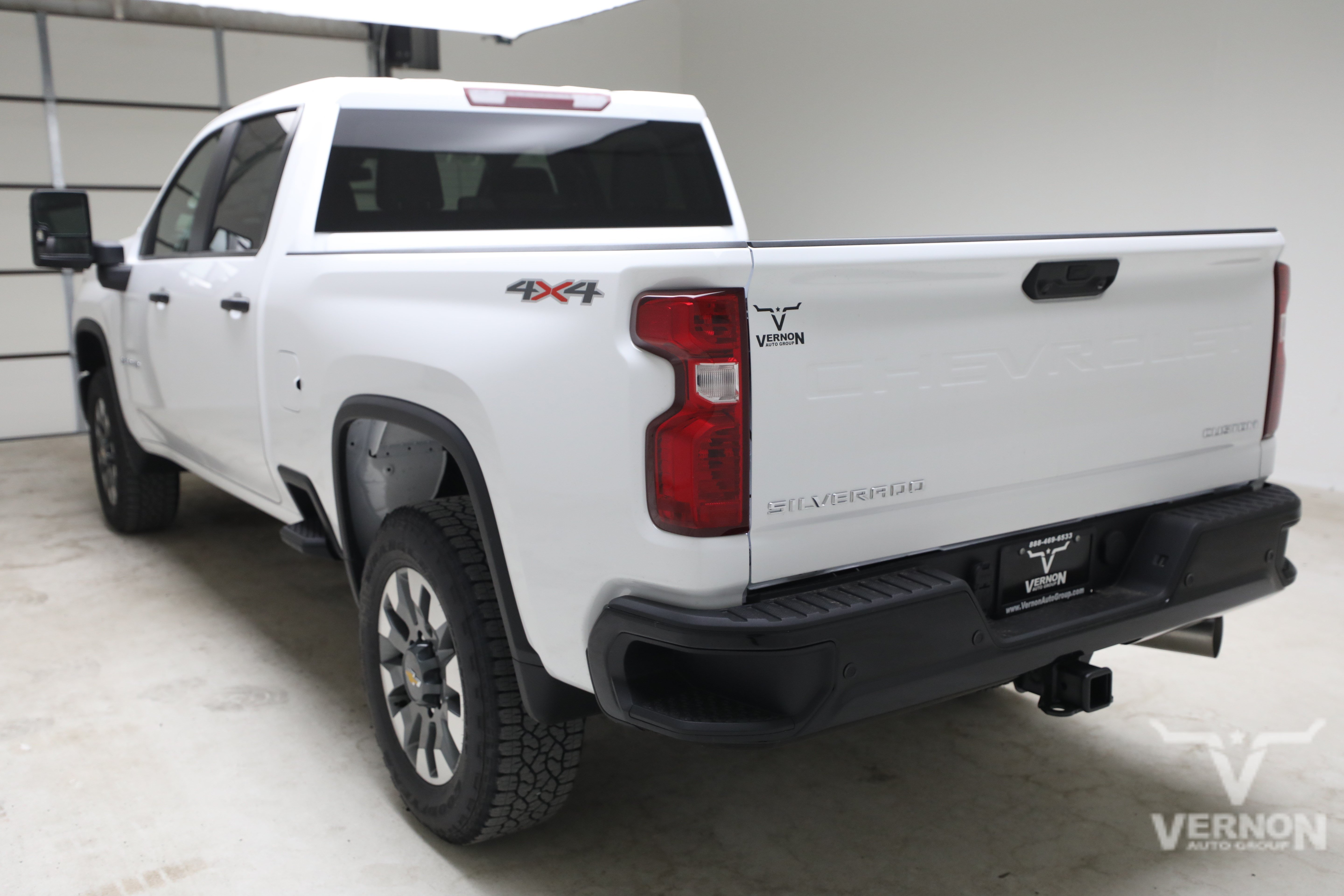 New 2026 Summit White Chevrolet N image 3