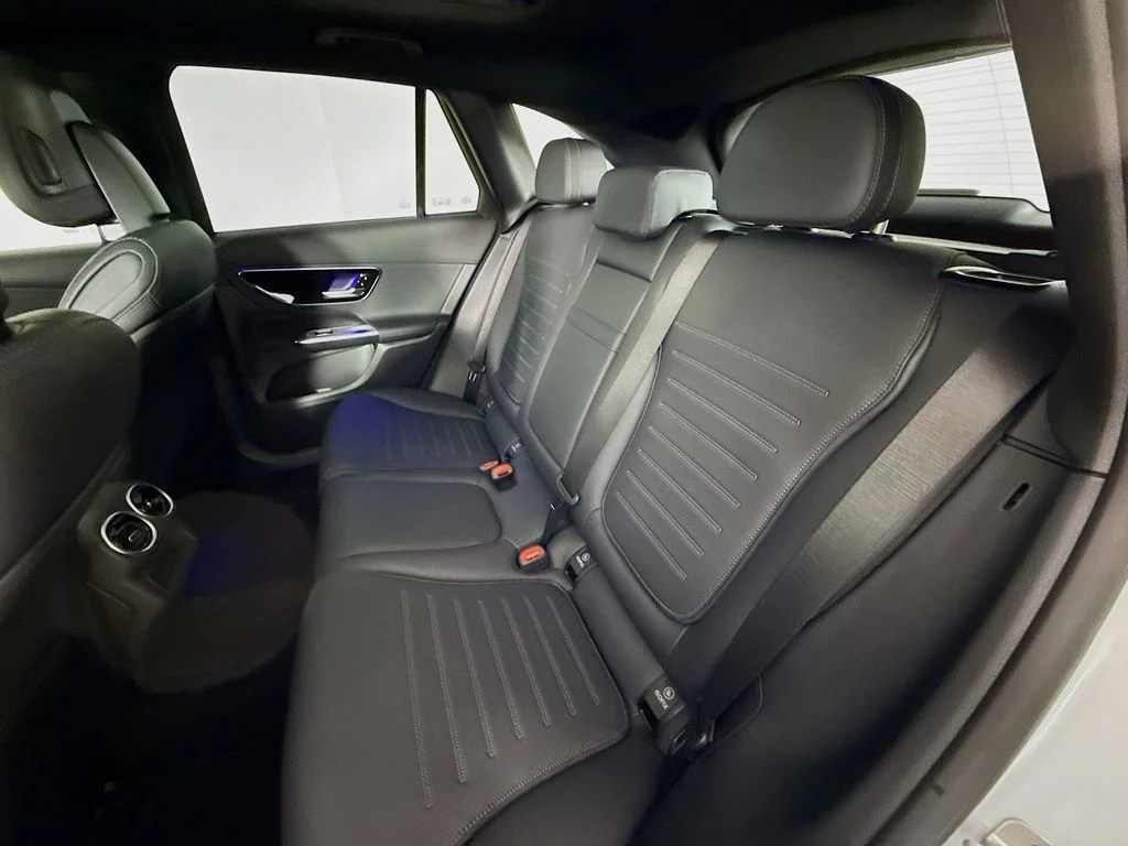 Used 2026  Mercedes-Benz GLC 300 image 25