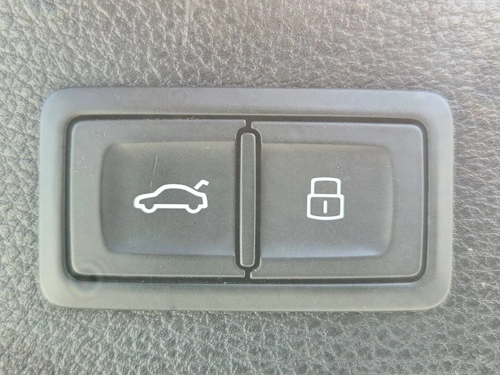 Used 2018  Audi Premium image 30