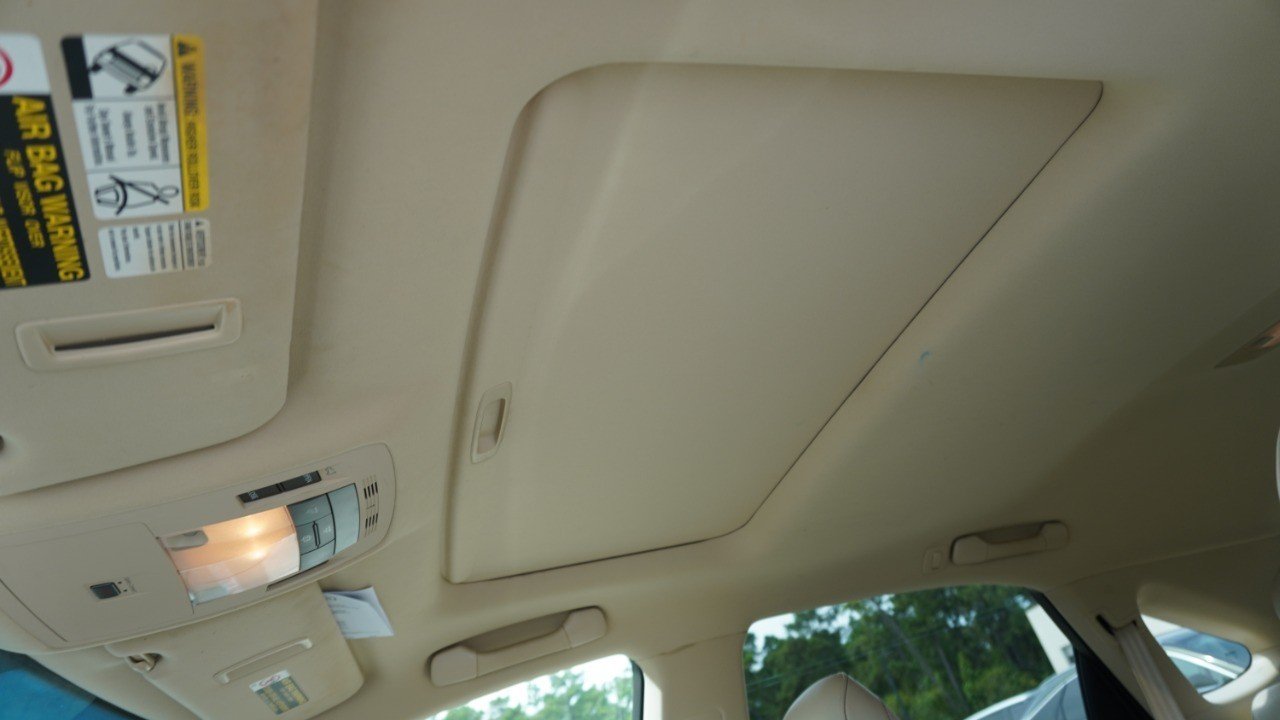 Used 2013 Black Lexus  image 9