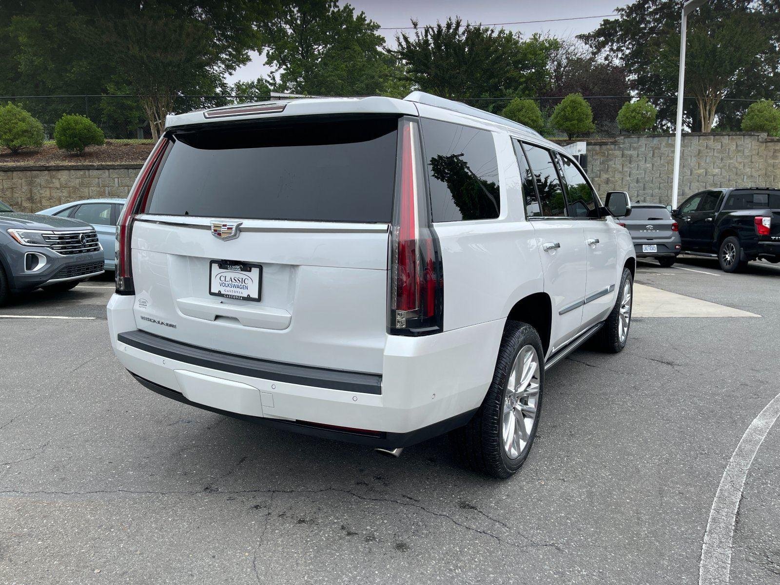Used 2019 Crystal White Tricoat Cadillac Premium Luxury image 5