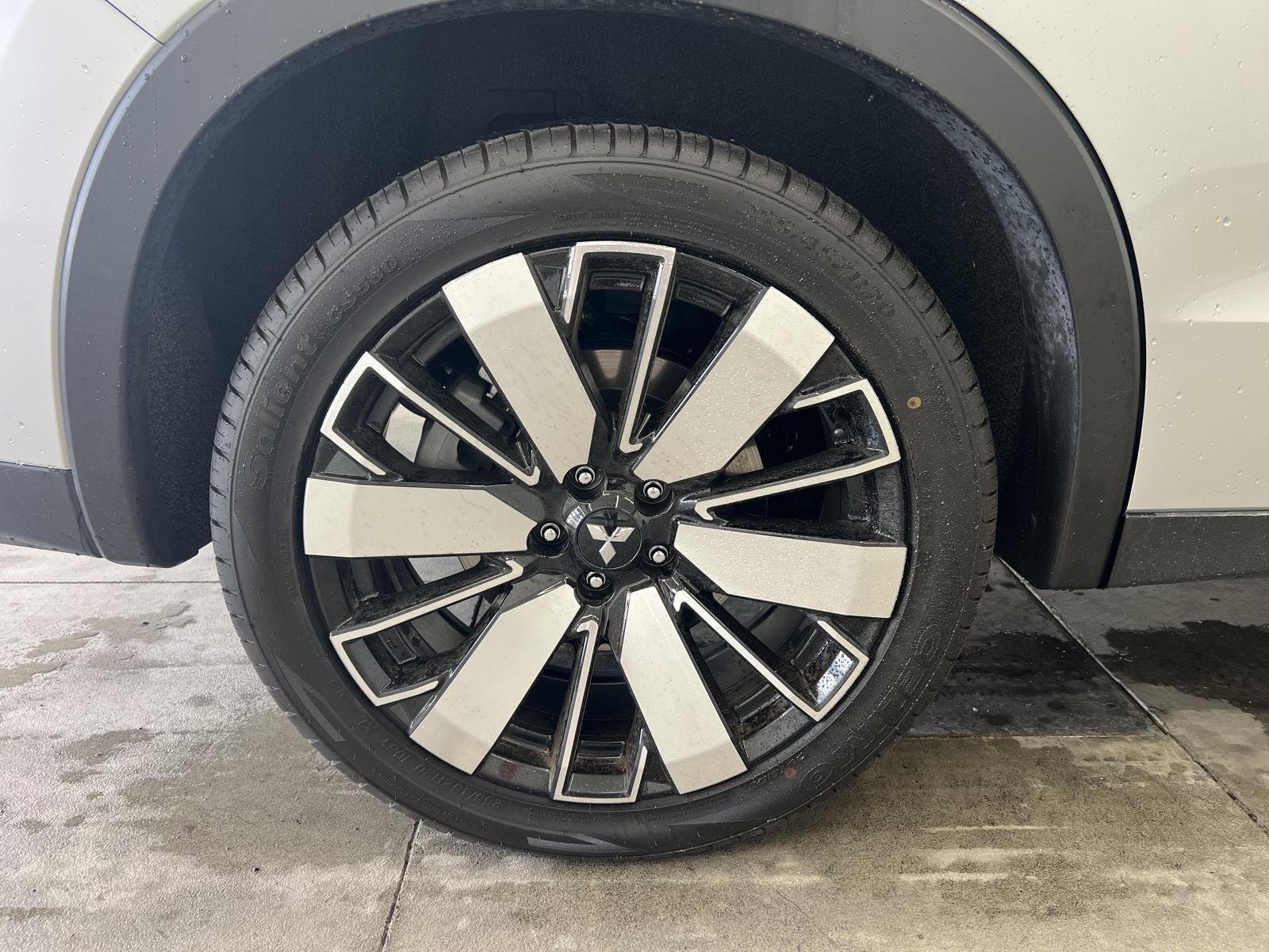 2025 Mitsubishi Outlander SE - Photo 9