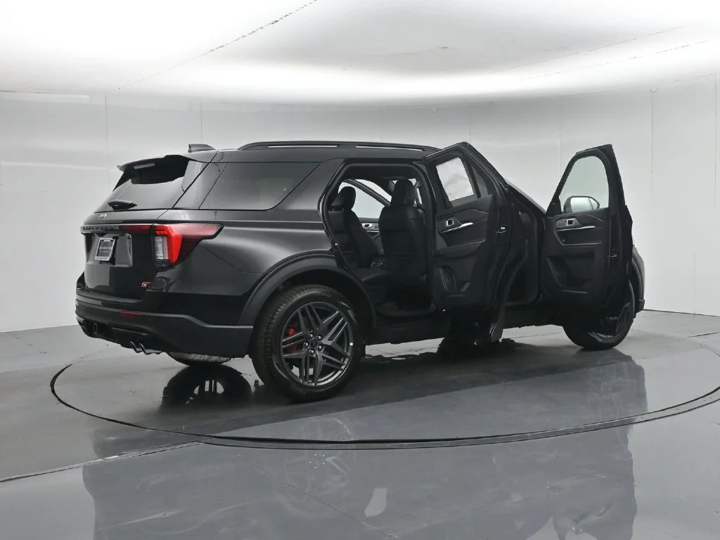New 2026 Agate Black Metallic Ford ST image 5