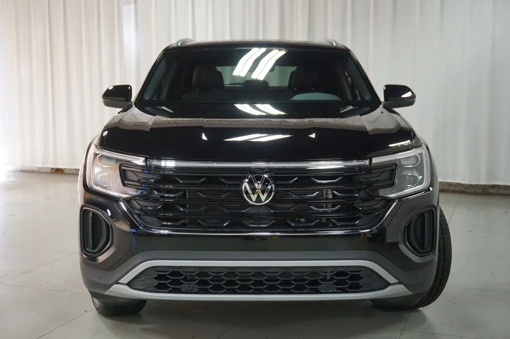 New 2026 Deep Black Volkswagen 2.0T SE w/Technology image 5