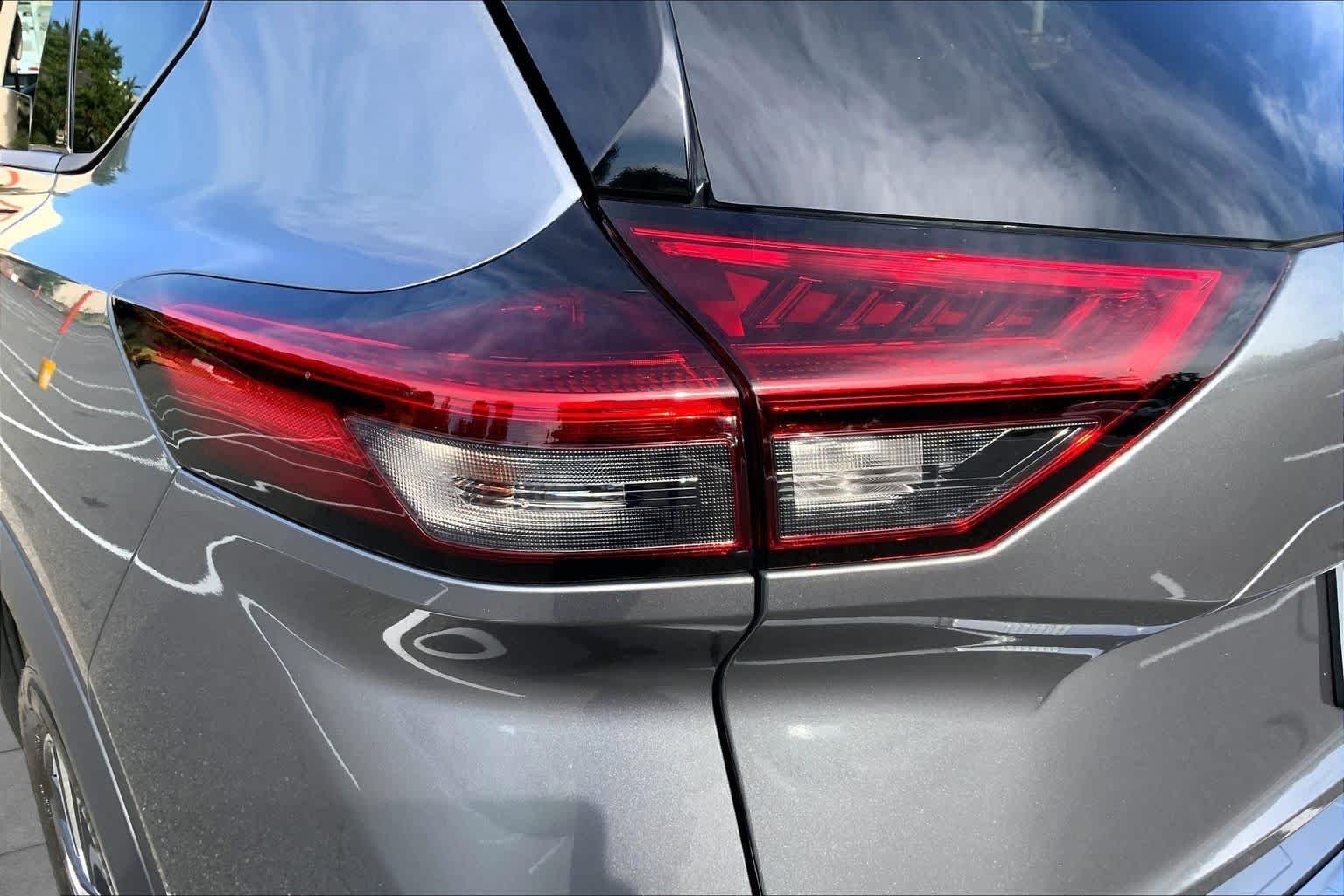 Used 2024 Gun Metallic Nissan SL image 27