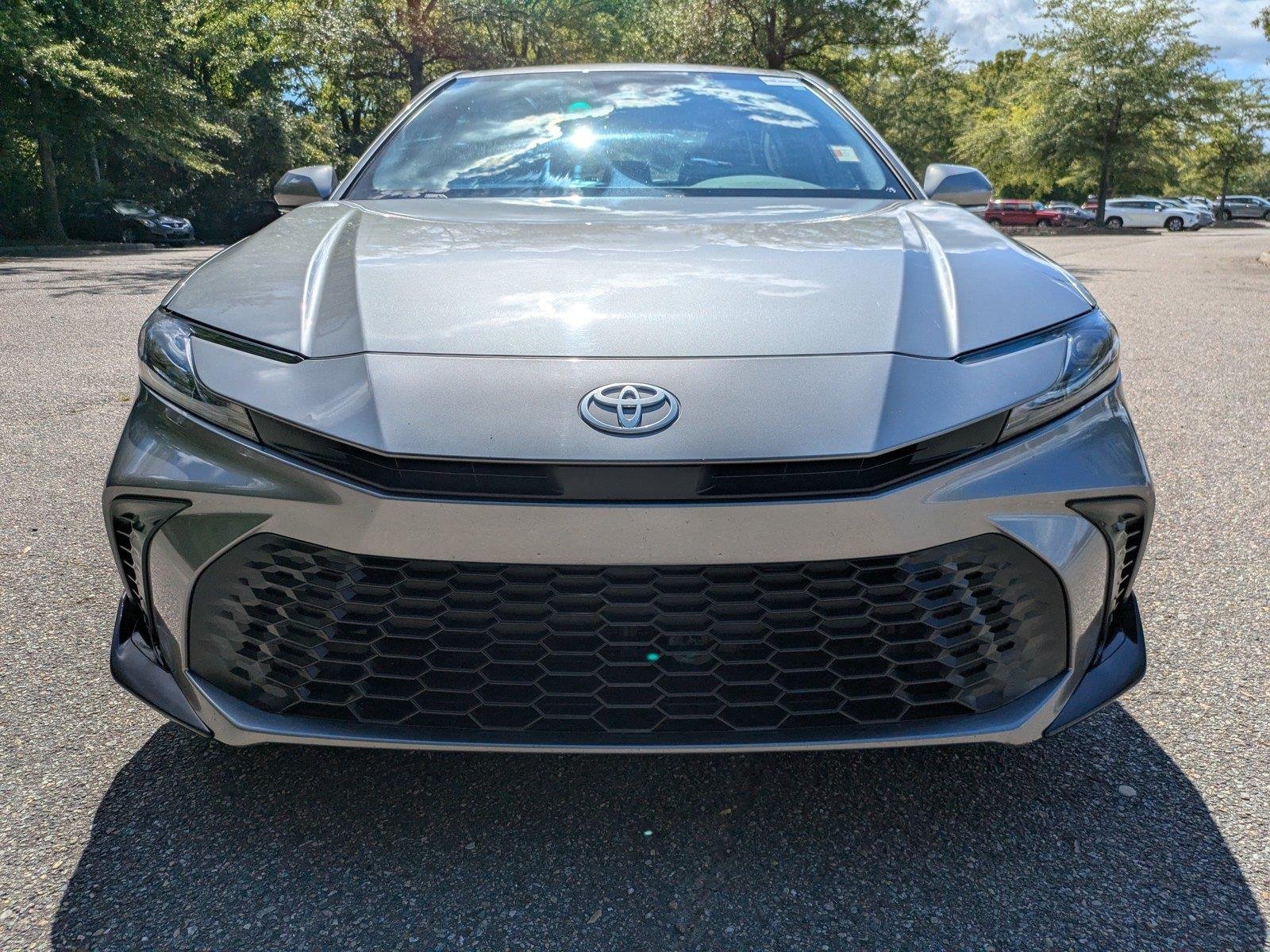 Used 2025  Toyota SE image 9