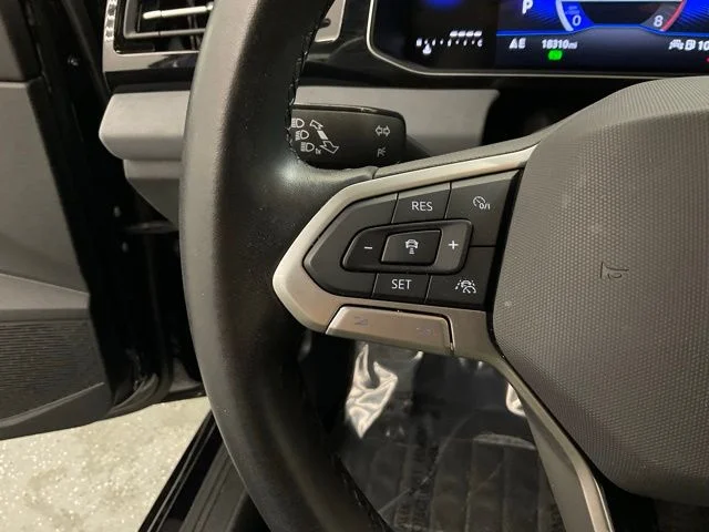 2025 Volkswagen Jetta SE - Photo 12