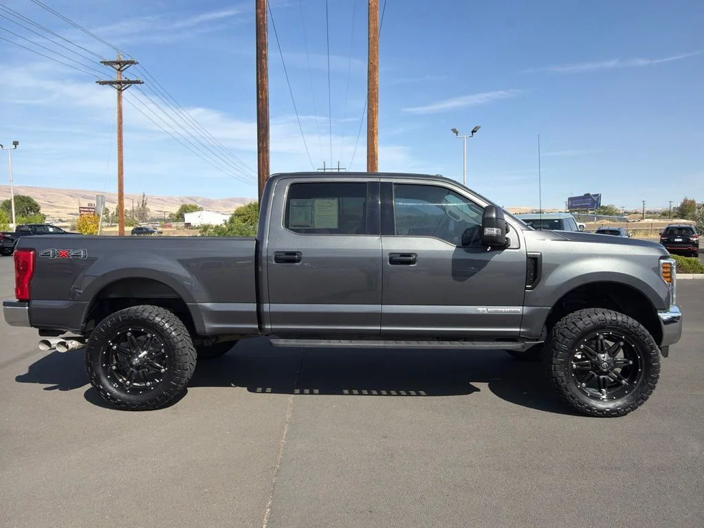 Used 2019 Magnetic Metallic Ford XLT image 3