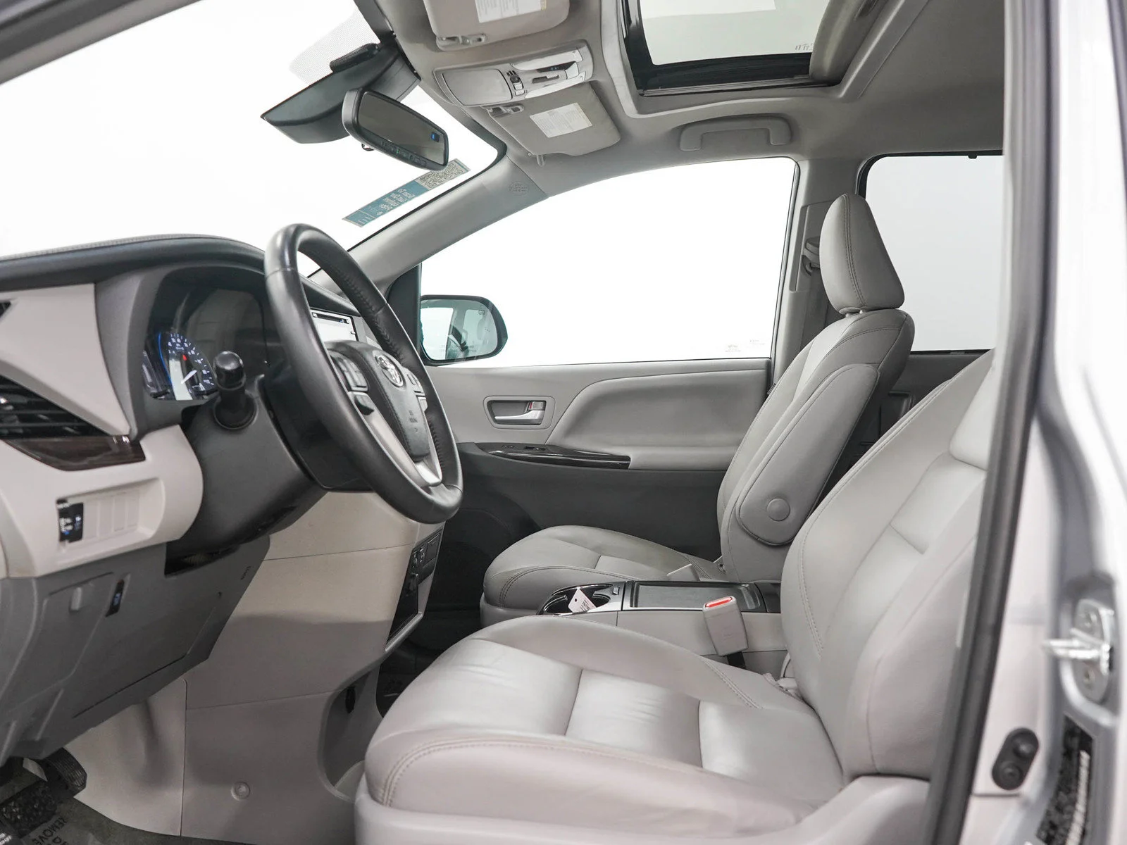 Used 2018 Silver Sky Metallic Toyota XLE Premium FWD 8-Passenger image 23