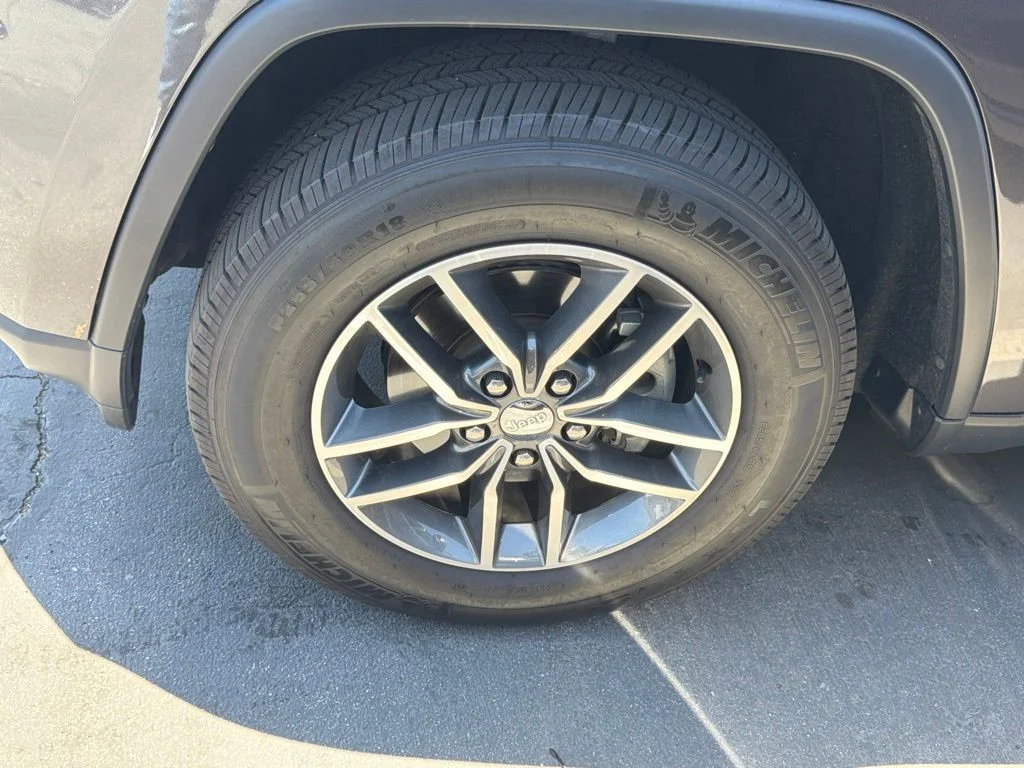Used 2018 Gray Jeep Limited image 5